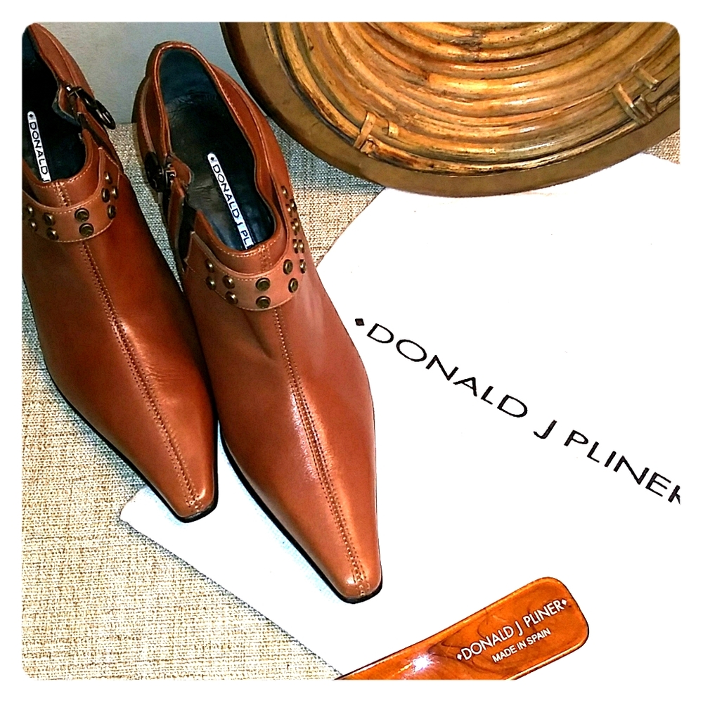 Stylish leather bootie